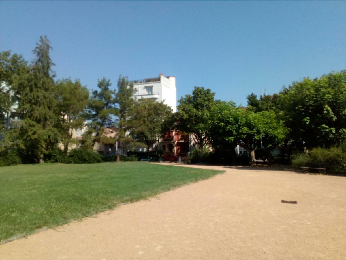Les Cocons De Stephanie Apartment Vichy Bagian luar foto